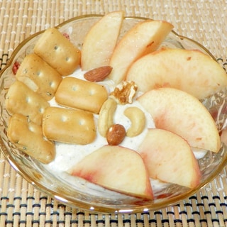 桃と乾パンのナッツのきな粉ヨーグルト